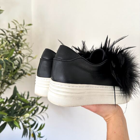 Here/Now Lily Feather Pom Leather Slip On Platform Sneaker Black 8.5 - Picture 3 of 7